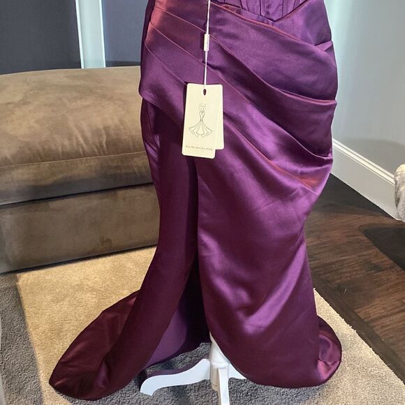 Women’s Purple Mermaid Full Length Formal Dress Small Train Leg Slit Size M NWT - Picture 3 of 12